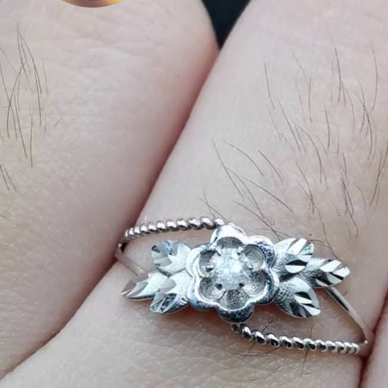 Diamond Flower Ring - natural diamonds in 18K Japan gold.