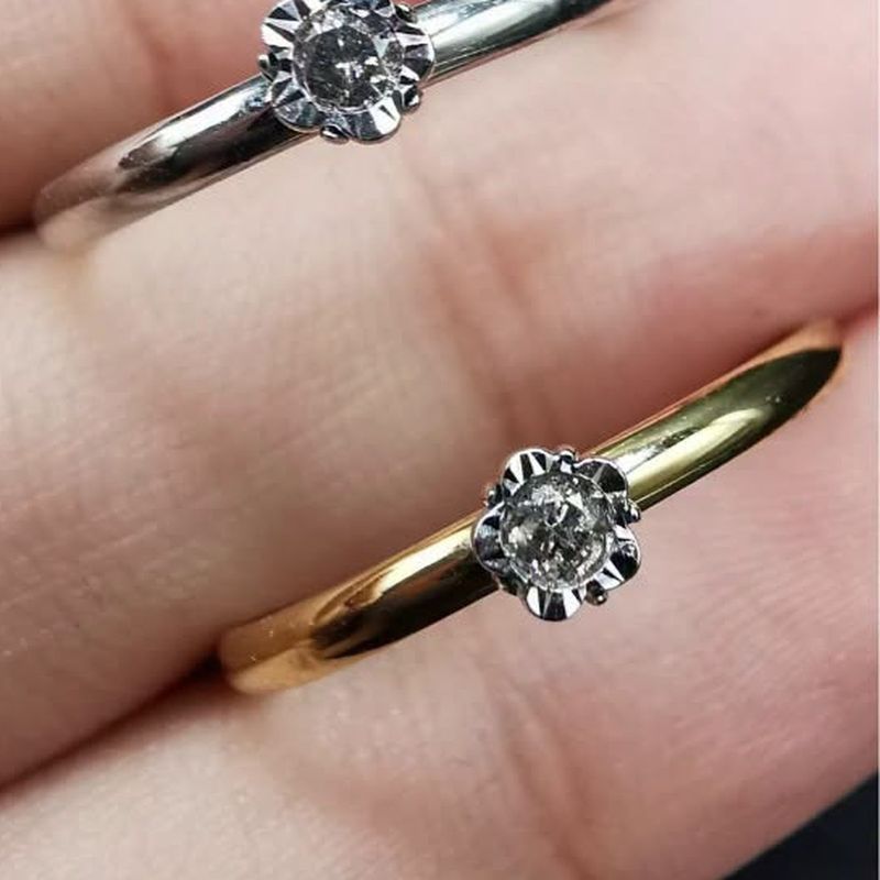 Flower & Round Illusion Solitaire Engagement Ring - natural diamonds in 18K Hong Kong gold.
