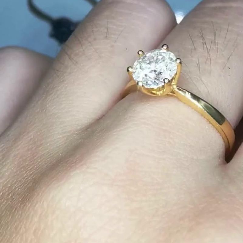 Round Cut Solitaire Ring - natural diamonds in 18K Japan gold.